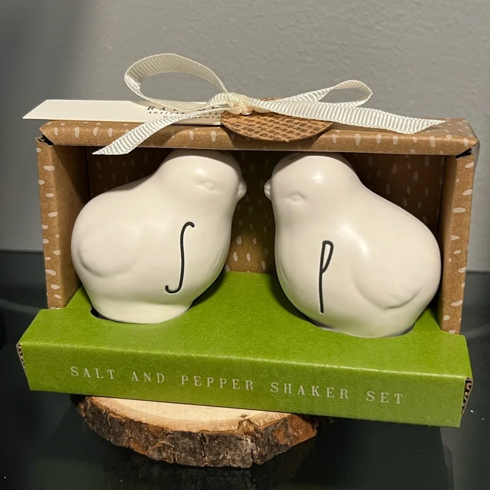 Rae Dunn salt and pepper Shaker Set
